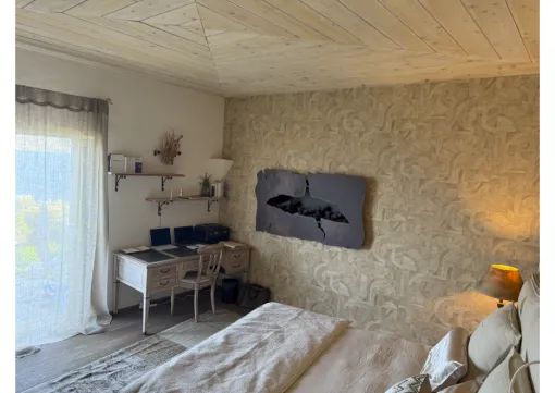 Le Charme Discret du Papier Peint : Une Pièce Lumineuse et Accueillante, Porto-Vecchio, FB DECO